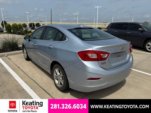 Used 2017 Chevrolet Cruze LT w/ Convenience Package FWD image 5