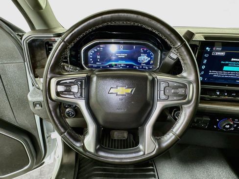 Used 2025 Chevrolet Silverado 2500 LT w/ Convenience Package AWD/4WD image 9