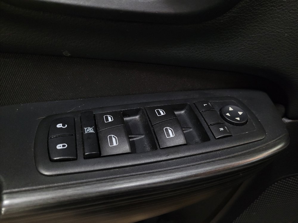 Used 2015 Jeep Cherokee Latitude AWD/4WD image 27