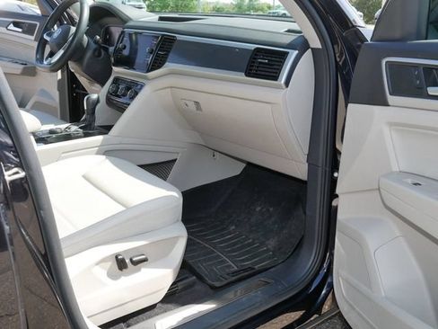 Certified 2022 Volkswagen Atlas SEL R-Line AWD/4WD image 21