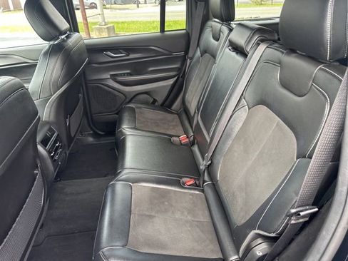 Used 2024 Jeep Grand Cherokee Altitude image 24