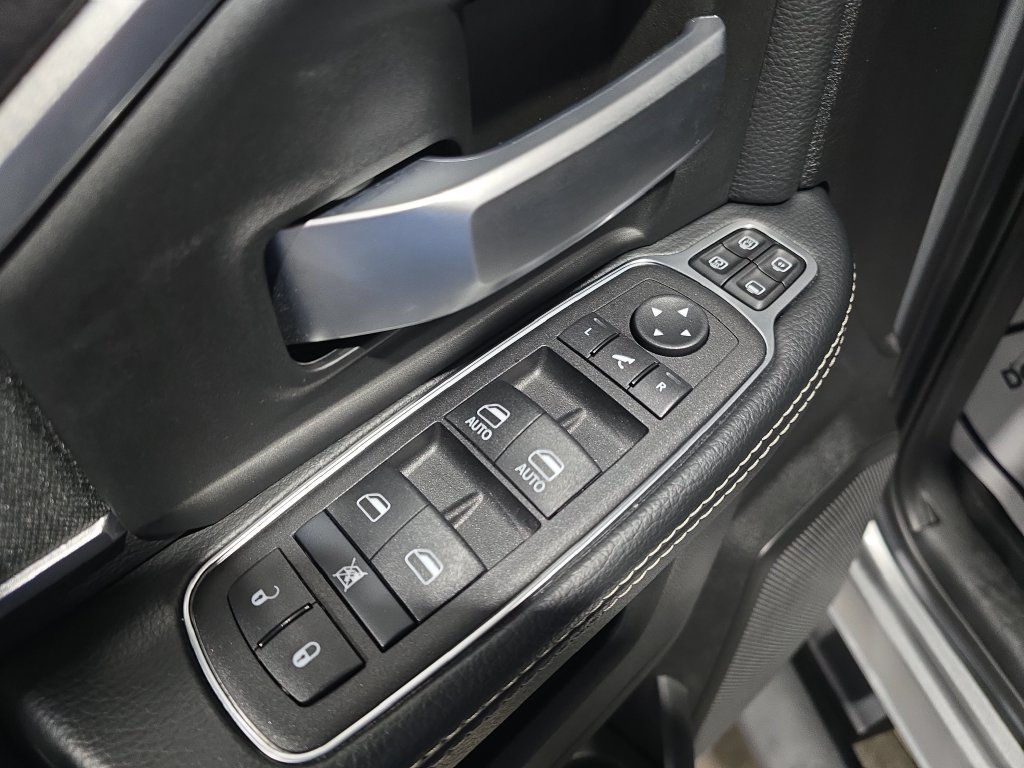Used 2024 RAM 2500 Big Horn w/ Night Edition AWD/4WD image 11