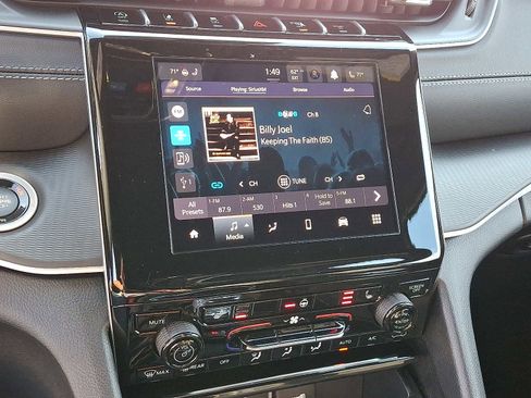 New 2025 Jeep Grand Cherokee L Laredo image 11