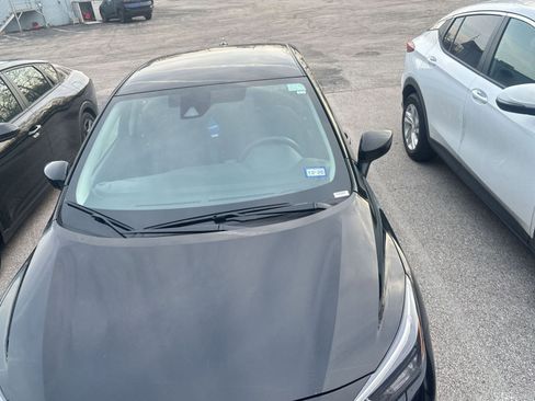 Used 2025 Nissan Versa SV w/ Trunk Package image 10