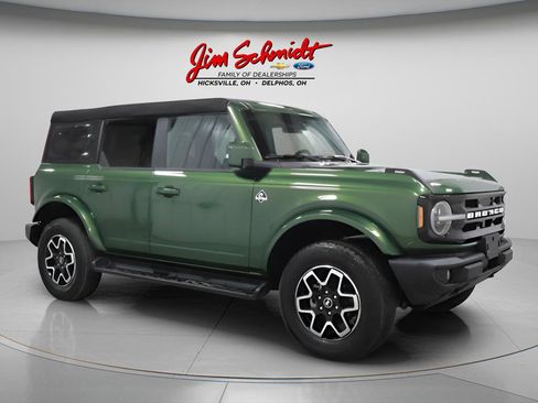 Used 2025 Ford Bronco Outer Banks AWD/4WD image 2