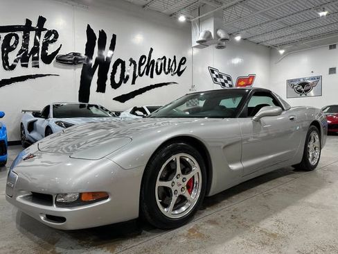 Used 2004 Chevrolet Corvette Coupe w/ Preferred Equipment Group RWD image 30