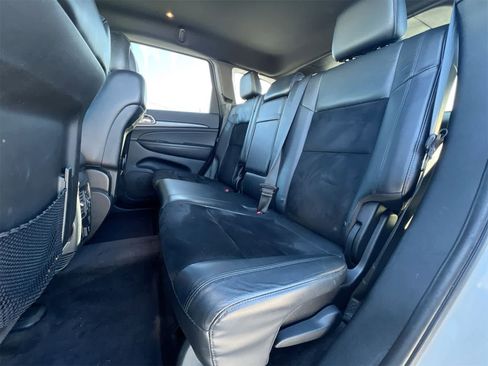 Used 2017 Jeep Grand Cherokee Altitude image 19