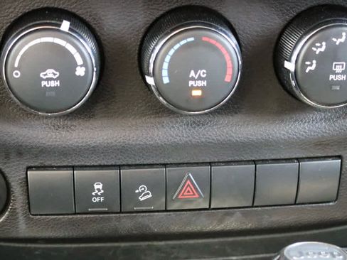 Used 2018 Jeep Wrangler Unlimited Sport S AWD/4WD image 17