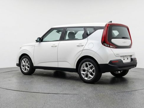 Used 2025 Kia Soul LX w/ LX Technology Package image 6