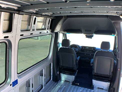 Used 2022 Mercedes-Benz Sprinter 2500 image 27