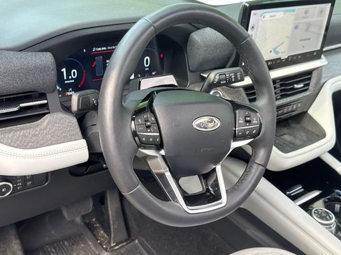 Used 2025 Ford Explorer Platinum w/ Ultimate Package AWD/4WD image 14
