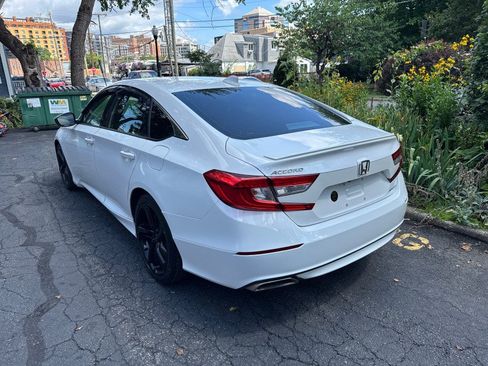 Used 2018 Honda Accord Sport image 4