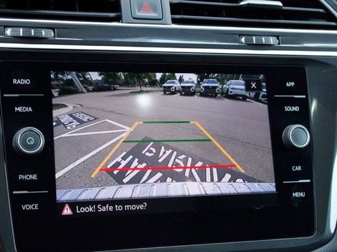 Used 2024 Volkswagen Tiguan SE w/ Panoramic Sunroof Package AWD/4WD image 27