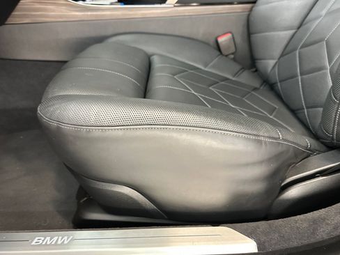 Used 2024 BMW i7 xDrive60 AWD/4WD image 14
