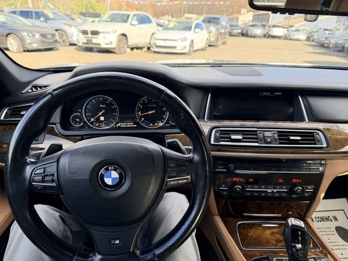 Used 2014 BMW 750Li xDrive image 17
