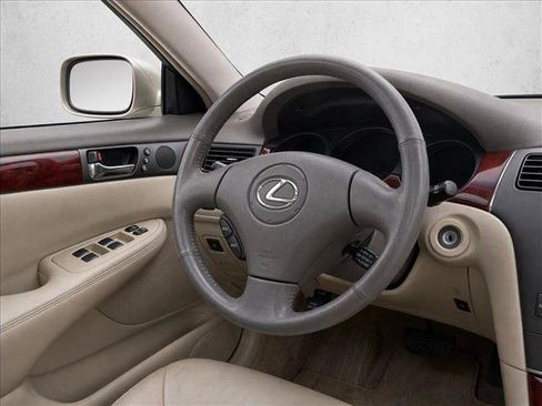 Used 2004 Lexus ES 330 w/ Premium Pkg FWD image 17