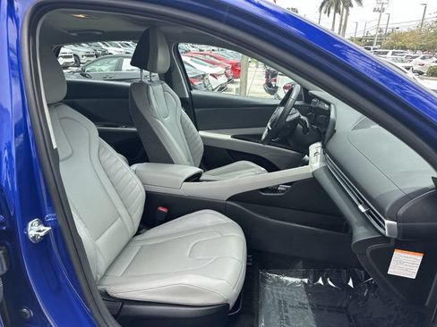 Used 2025 Hyundai Elantra Limited FWD image 29