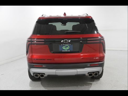 Used 2024 Chevrolet Traverse Z71 w/ Enhanced Driving Package AWD/4WD image 24