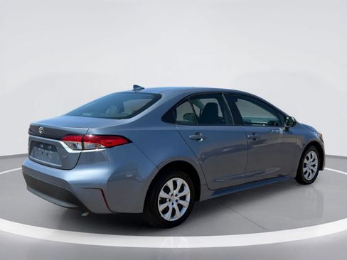 Used 2025 Toyota Corolla LE FWD image 4