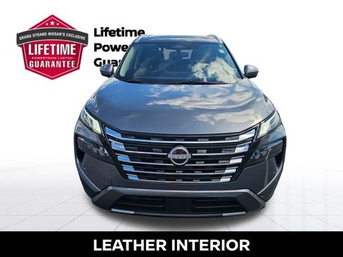 Used 2025 Nissan Rogue SL w/ Tech Package image 5