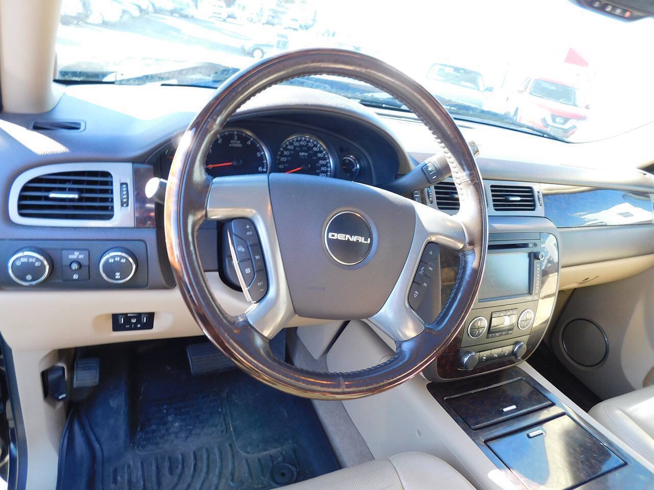 Used 2014 GMC Sierra 2500 Denali w/ Suspension Package, Off-Road AWD/4WD image 48
