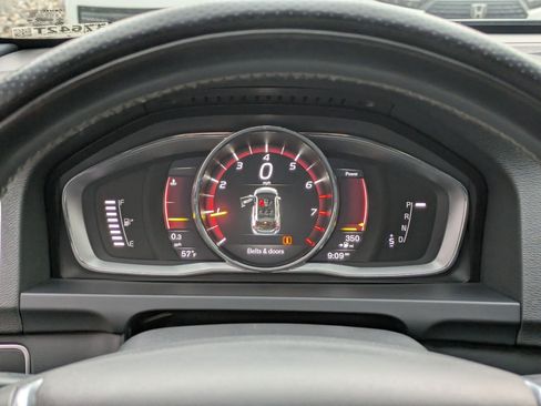 Used 2017 Volvo V60 T6 R-Design Platinum image 15