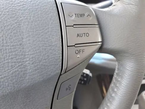 Used 2009 Toyota Avalon Limited FWD image 26