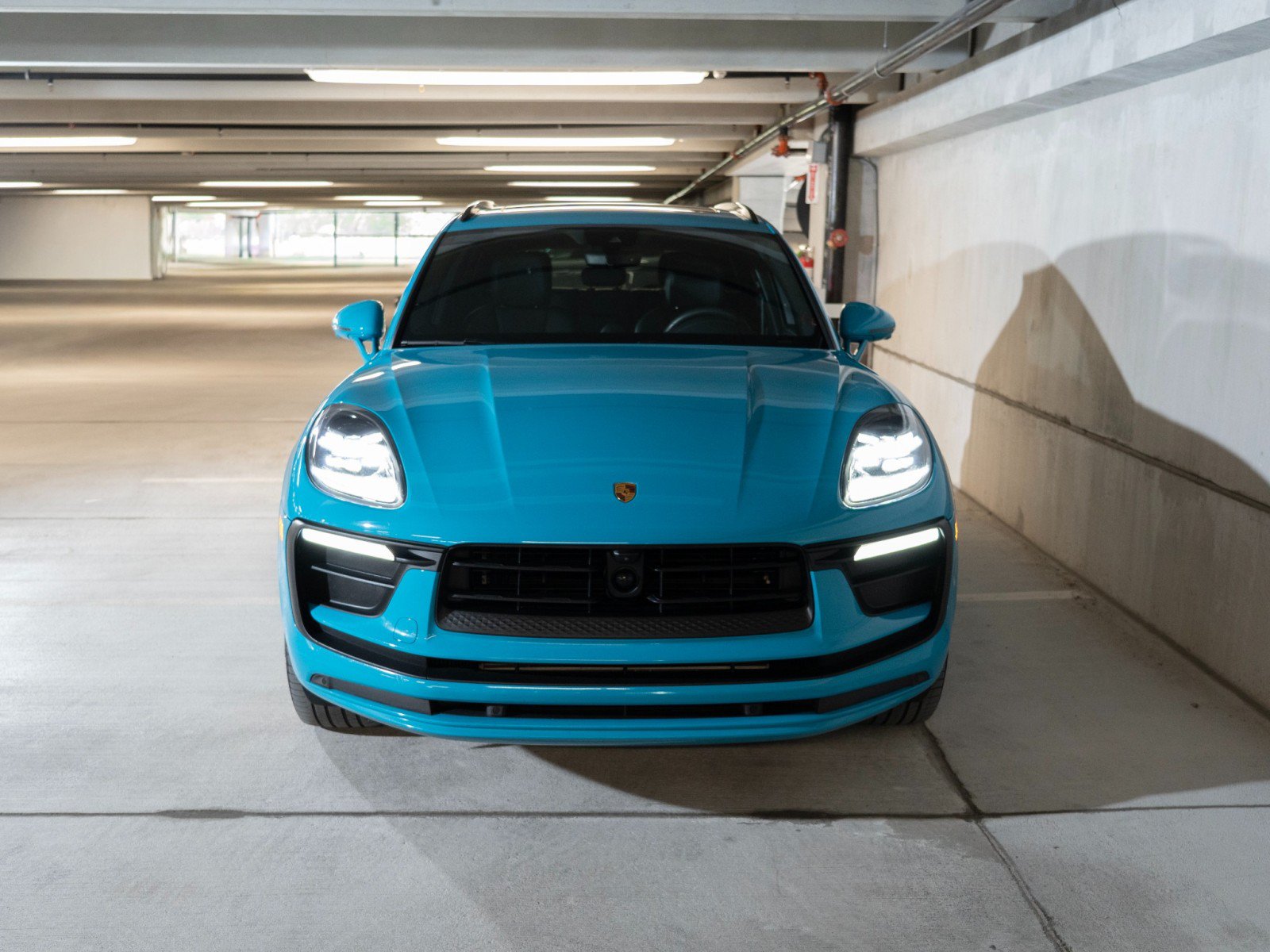 Certified 2023 Porsche Macan AWD/4WD image 6