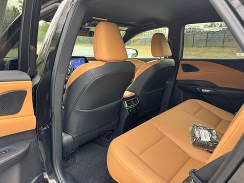 Certified 2025 Lexus RX 350 FWD w/ Technology Package image 27