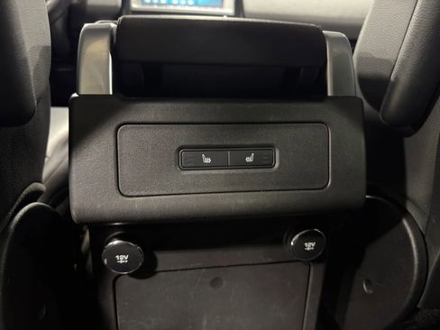 Used 2018 Land Rover Discovery SE image 25