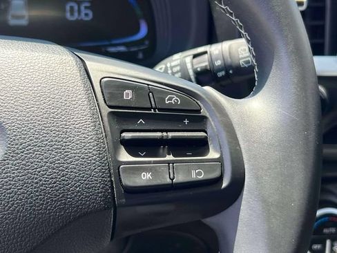 Used 2025 Hyundai Venue Limited FWD image 27