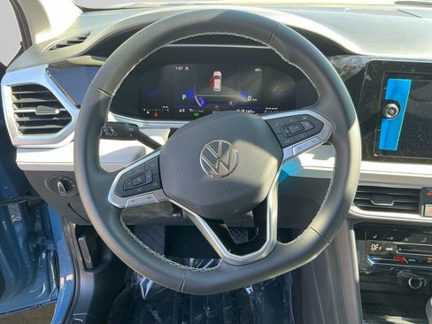 New 2026 Volkswagen Taos SE image 12