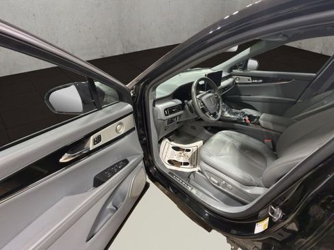 Used 2023 Lincoln Nautilus Reserve w/ Equipment Group 202A image 9