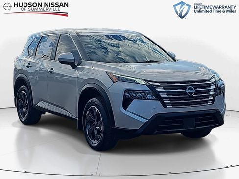 Used 2024 Nissan Rogue SV image 1