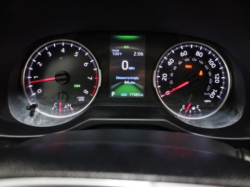 Used 2021 Toyota RAV4 XLE Premium FWD image 39