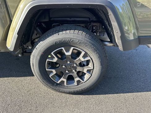 New 2025 Jeep Gladiator Sport w/ Premium Package image 18