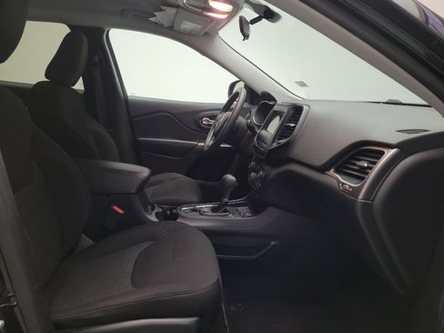 Used 2019 Jeep Cherokee Latitude w/ Popular Appearance Group FWD image 21