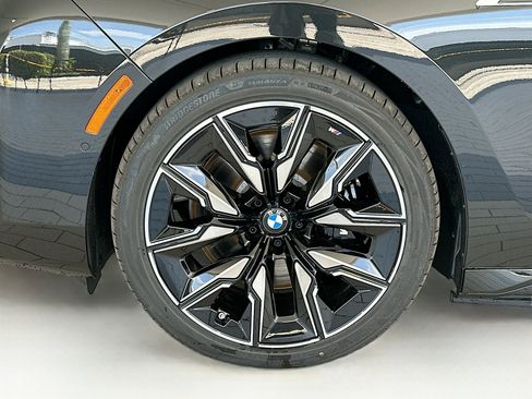 New 2026 BMW i7 M70 AWD/4WD image 28