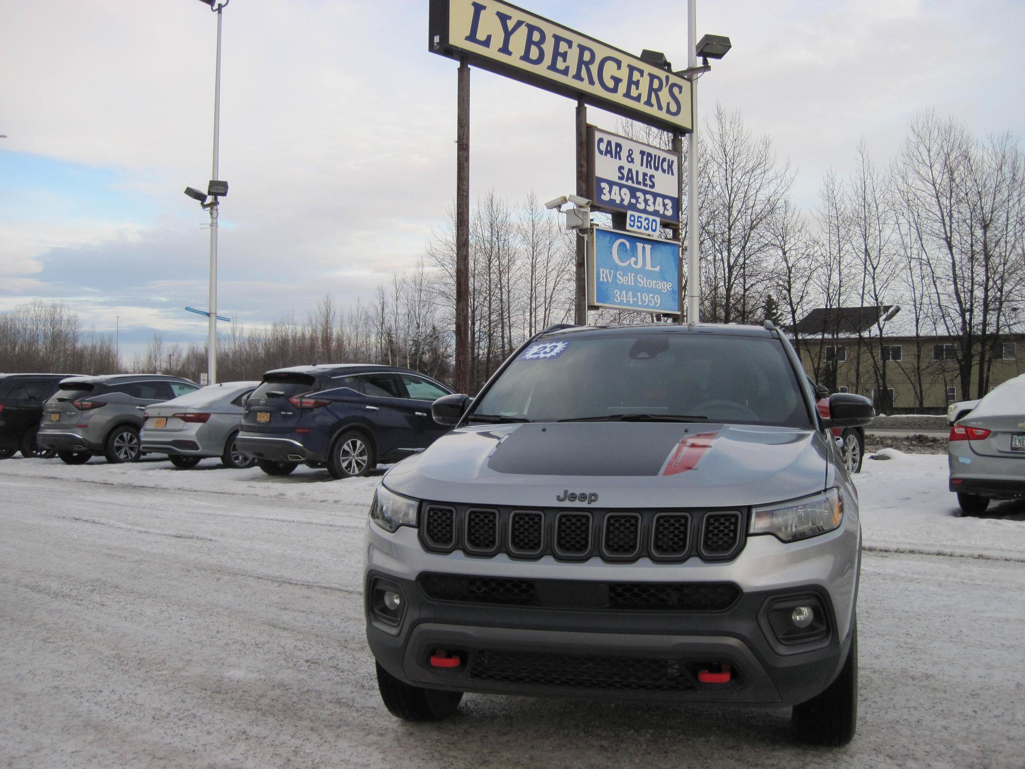 Used 2023 Jeep Compass Trailhawk AWD/4WD image 2