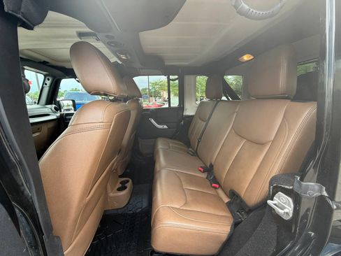 Used 2015 Jeep Wrangler Unlimited Rubicon w/ Dual Top Group AWD/4WD image 25