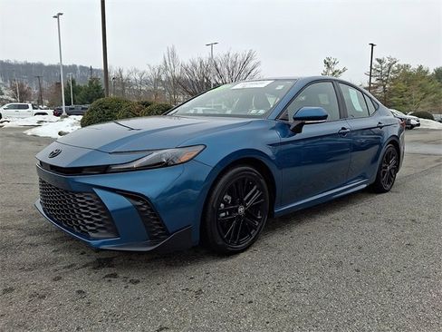 Certified 2025 Toyota Camry SE w/ Convenience Package image 3