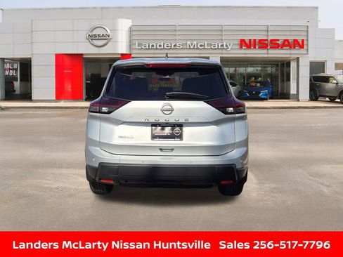 Used 2025 Nissan Rogue S FWD image 5