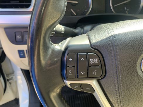 Used 2017 Toyota Highlander XLE FWD image 19