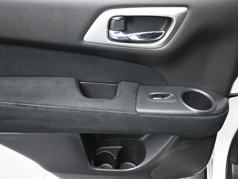 Used 2015 Nissan Pathfinder S image 29