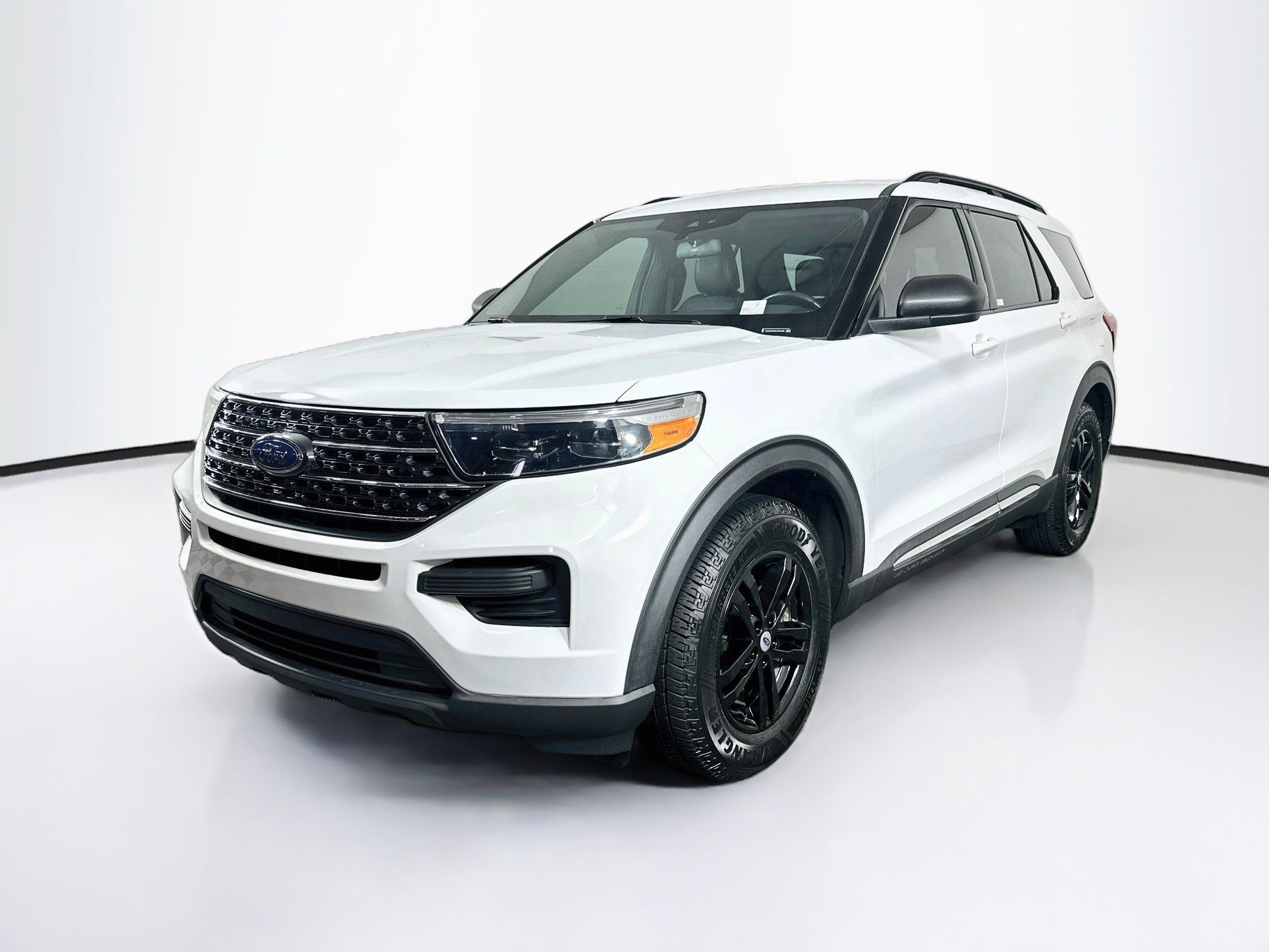 Used 2020 Ford Explorer XLT RWD image 3