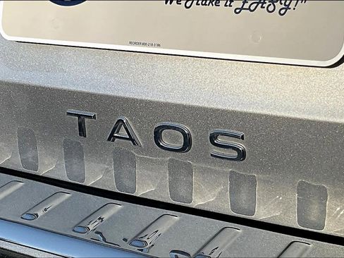 Certified 2023 Volkswagen Taos SE w/ Panoramic Sunroof Package image 9