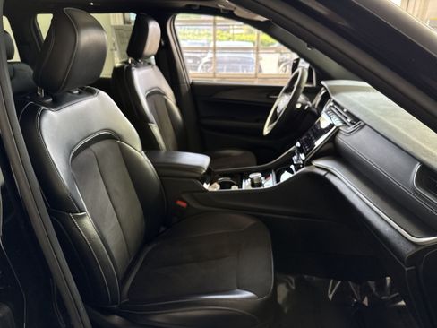 Used 2023 Jeep Grand Cherokee Altitude AWD/4WD image 26