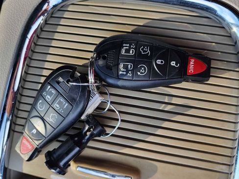 Used 2020 Dodge Grand Caravan SXT FWD image 25