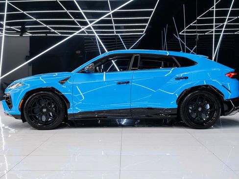 Used 2025 Lamborghini Urus SE AWD/4WD image 24