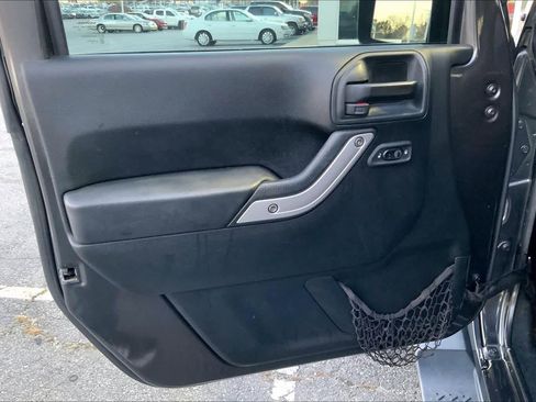 Used 2017 Jeep Wrangler Sahara w/ Connectivity Group image 18